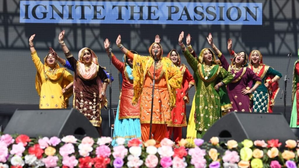 VISTOSO 2024: CGC JHANJERI'S Spectacular Celebration Of Talent And Unity - Education - PNN Digital VISTOSO 2024: CGC JHANJERI'S Spectacular Celebration Of Talent And Unity - New Delhi (India), March 20: On the 15th of March, CGC JHANJERI burst into life with the vibrant hues of its annual fest, Vistoso 2024. As the sun set, the campus ignited with colors, smiles, and an unparalleled energy that could only be attributed to the collective spirit of the students and faculty. This year's event was a testament to the rich cultural tapestry of India, showcasing a dazzling array of performances that celebrated diversity and talent. - PNN Digital